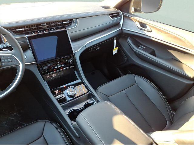 new 2025 Jeep Grand Cherokee car, priced at $40,130
