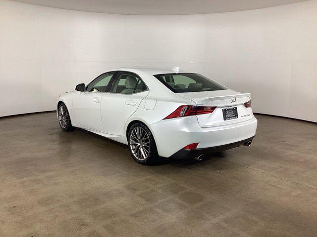 Lexus IS view 7