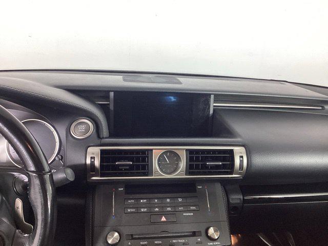 Lexus IS view 18