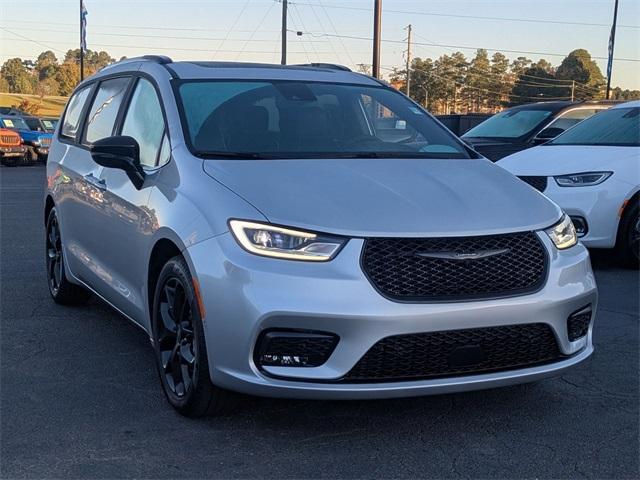new 2026 Chrysler Pacifica car, priced at $53,102