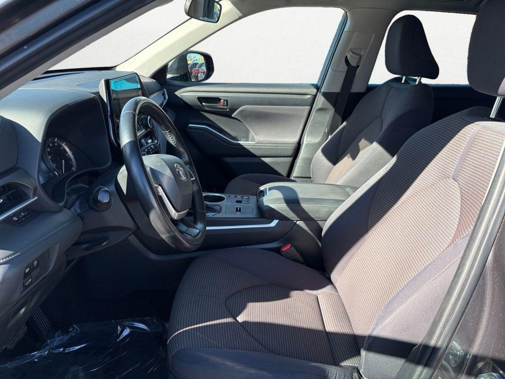 used 2023 Toyota Highlander car, priced at $28,998