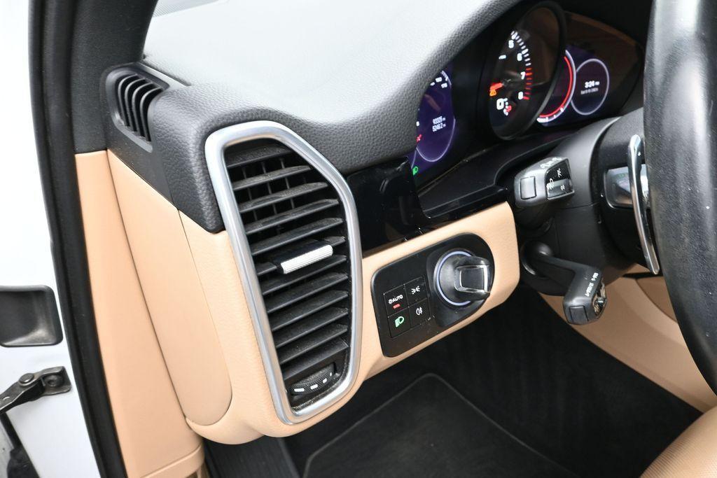 used 2022 Porsche Cayenne car, priced at $39,899
