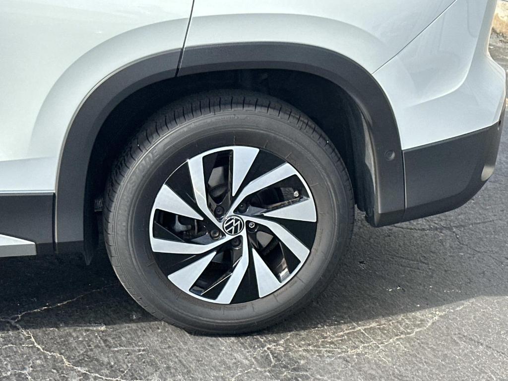 used 2025 Volkswagen Tiguan car, priced at $26,900