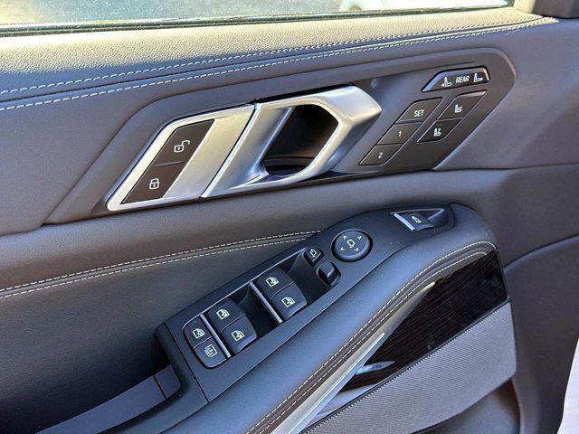 new 2026 BMW X7 car, priced at $123,545