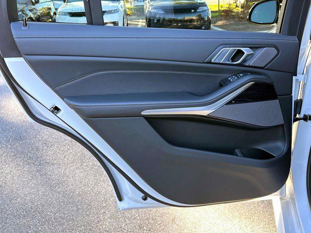 new 2026 BMW X7 car, priced at $123,545