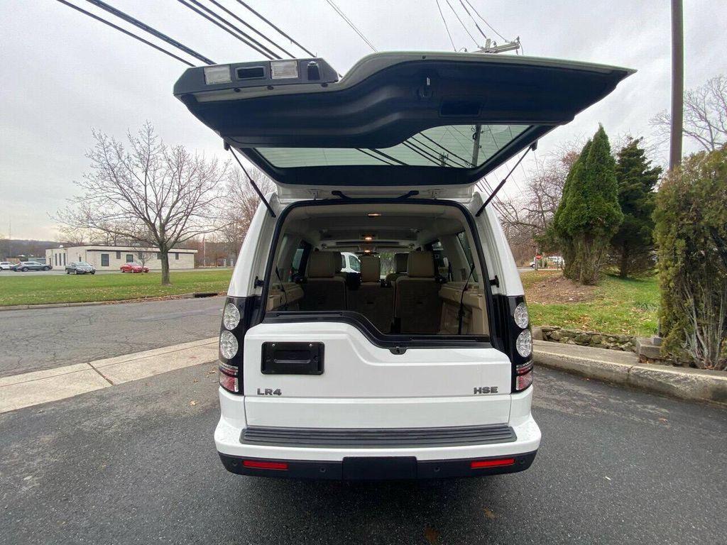 Land Rover LR4 view 34