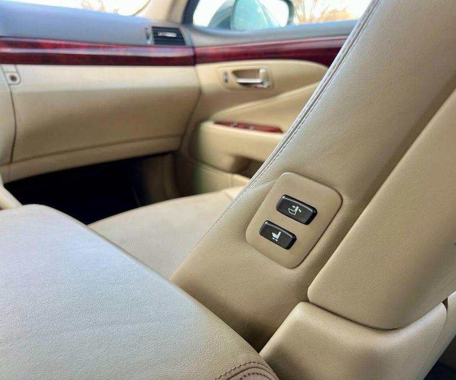 Lexus LS view 25