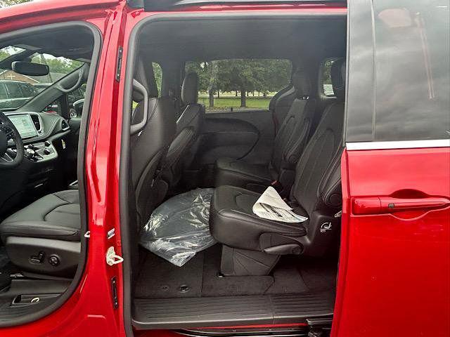 new 2026 Chrysler Pacifica car, priced at $41,894