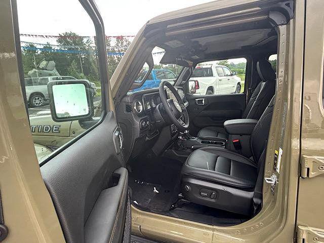 new 2025 Jeep Gladiator car, priced at $46,477