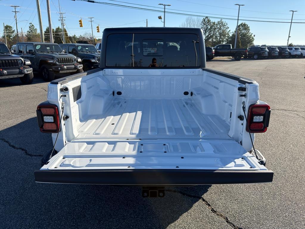 new 2026 Jeep Gladiator car, priced at $45,351