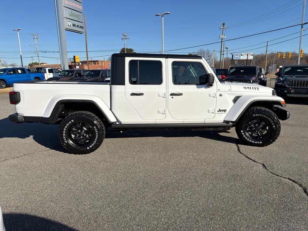 new 2026 Jeep Gladiator car, priced at $45,351