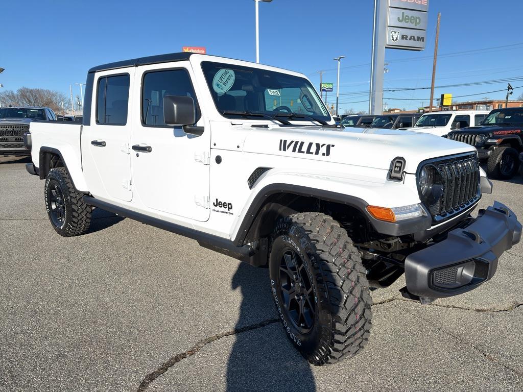 new 2026 Jeep Gladiator car, priced at $45,351