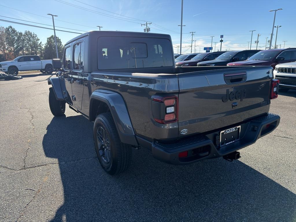 new 2026 Jeep Gladiator car, priced at $43,382
