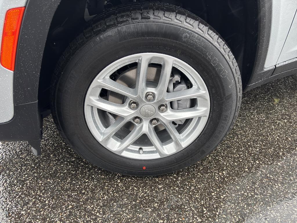 new 2025 Jeep Grand Cherokee car, priced at $34,357