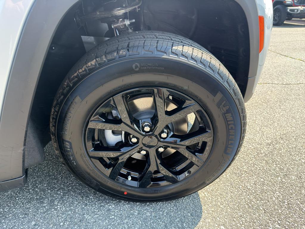 new 2026 Jeep Grand Cherokee car, priced at $43,166