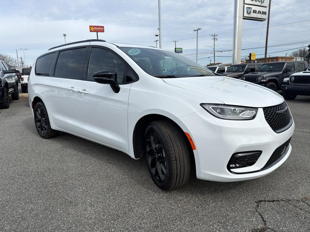 new 2026 Chrysler Pacifica car, priced at $48,696