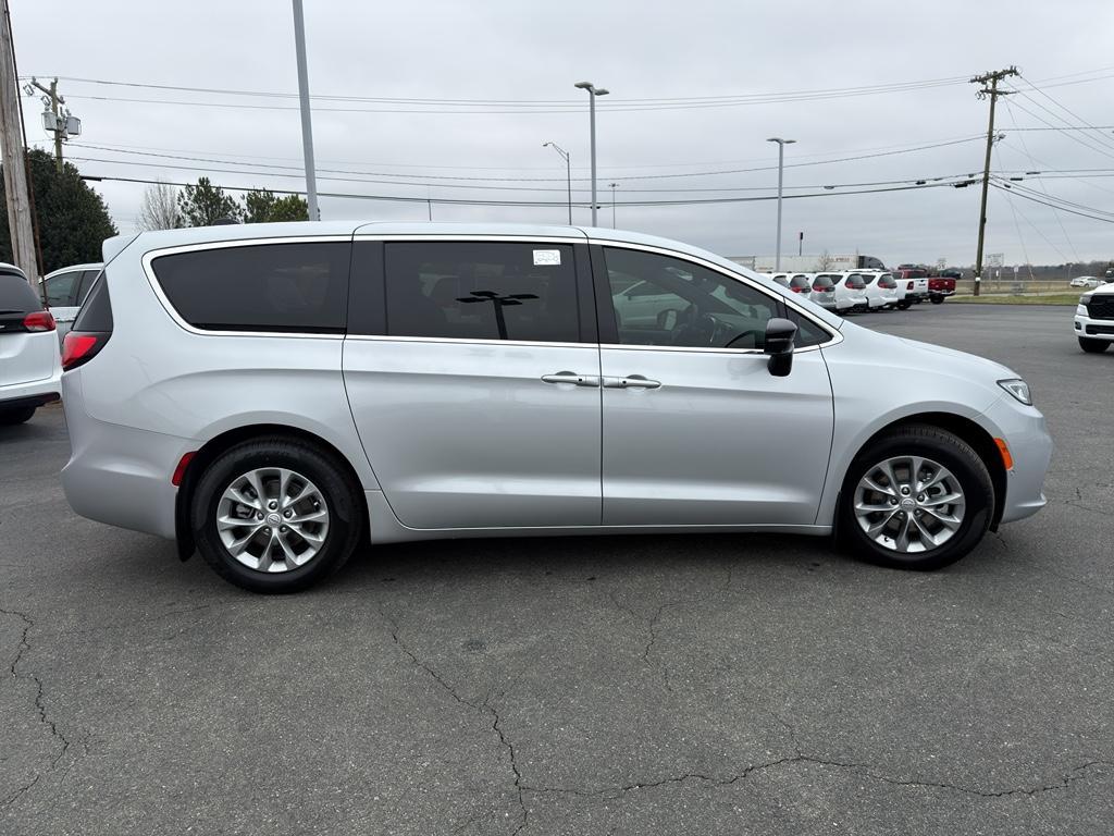 new 2026 Chrysler Pacifica car, priced at $48,867