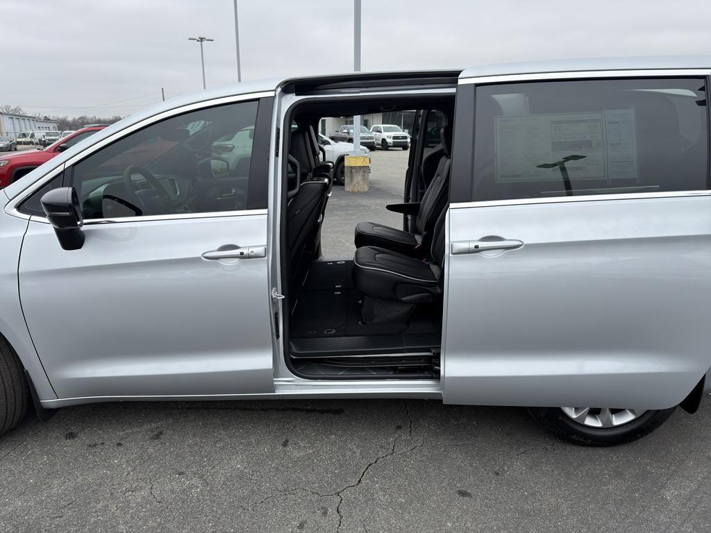 new 2026 Chrysler Pacifica car, priced at $48,867