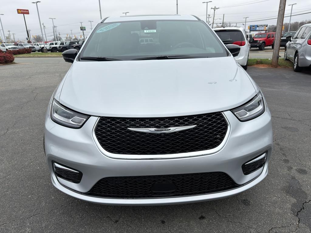 new 2026 Chrysler Pacifica car, priced at $48,867