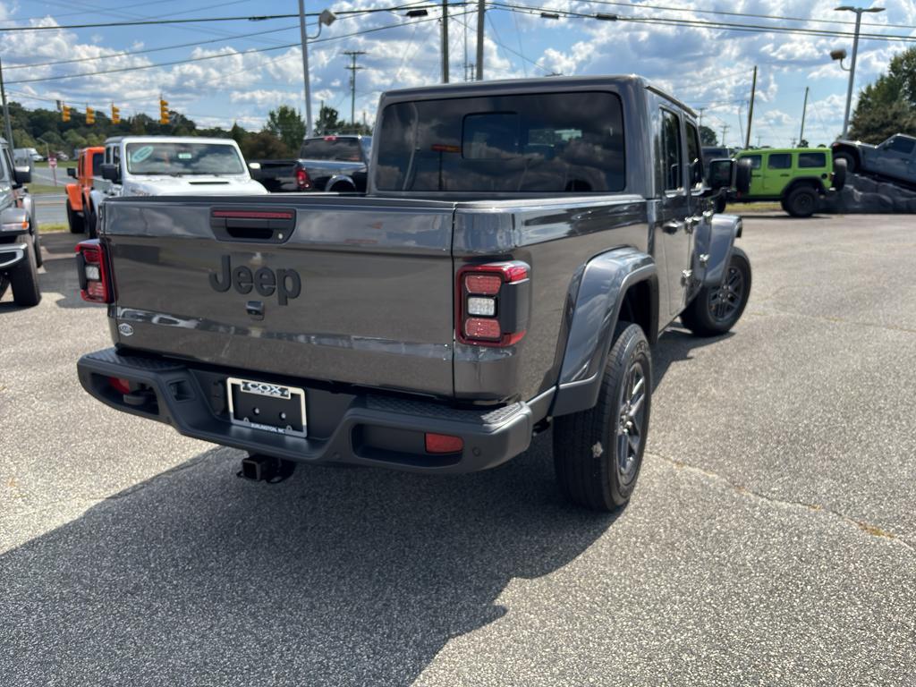 new 2025 Jeep Gladiator car, priced at $41,136