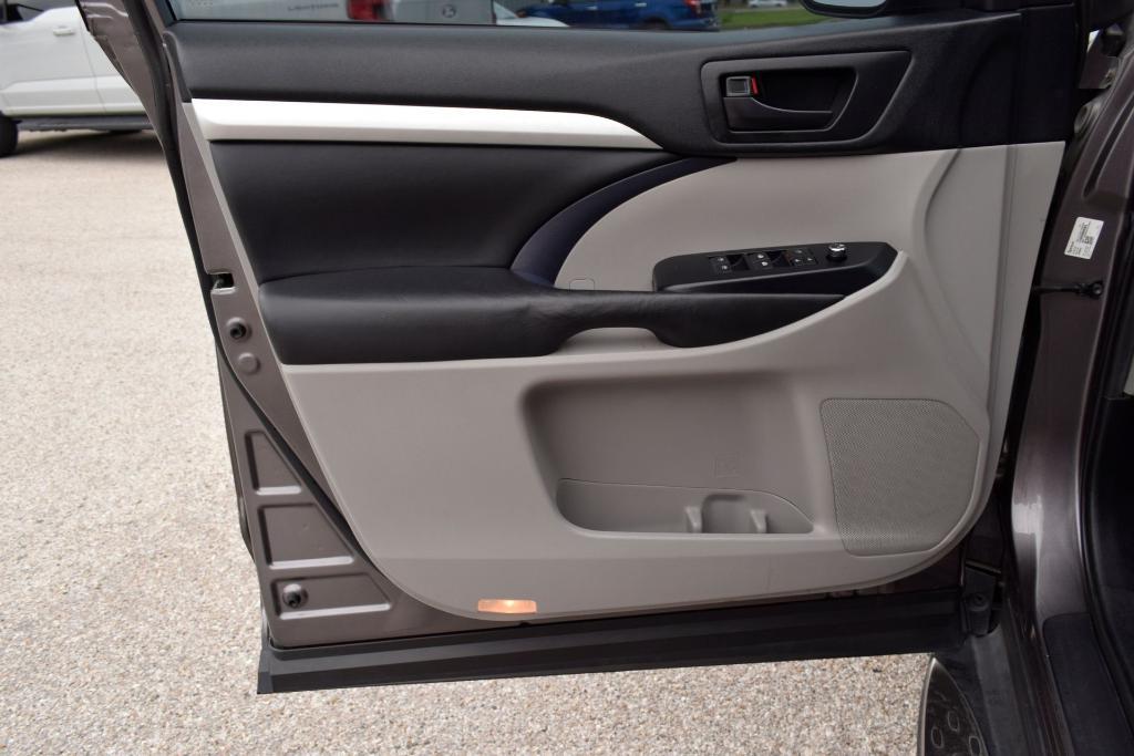 used 2019 Toyota Highlander car, priced at $18,975