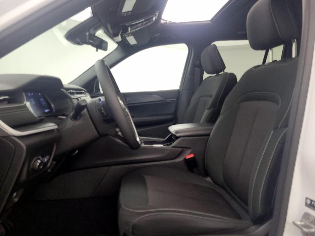 used 2025 Jeep Grand Cherokee car, priced at $32,998