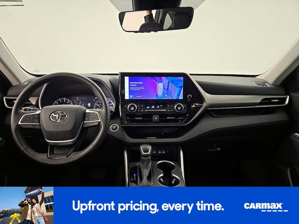 used 2024 Toyota Highlander car, priced at $44,998