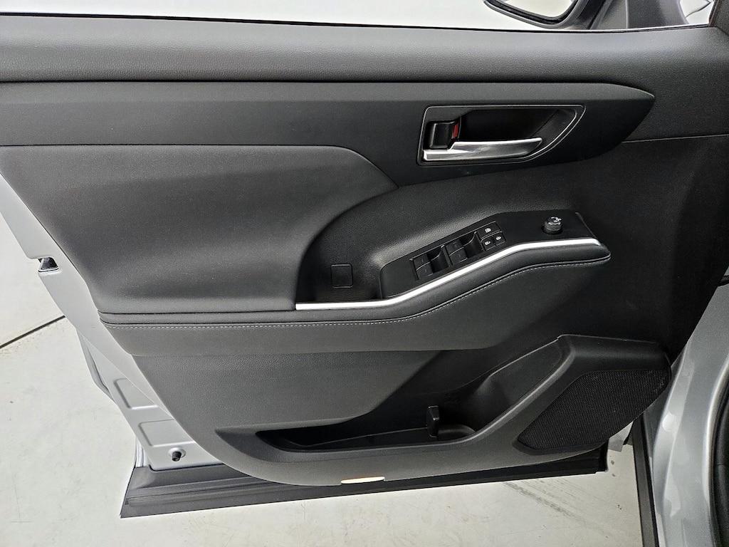 used 2024 Toyota Highlander car, priced at $44,998