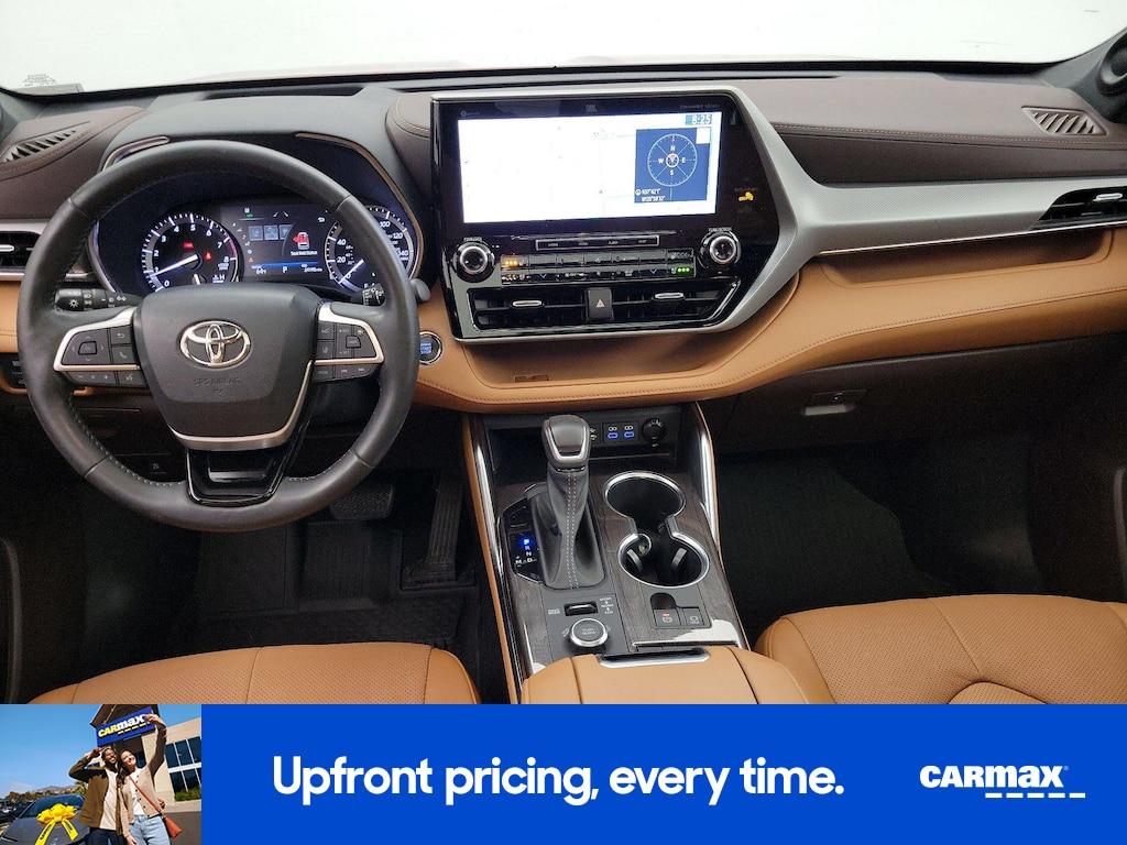 used 2022 Toyota Highlander car, priced at $43,998