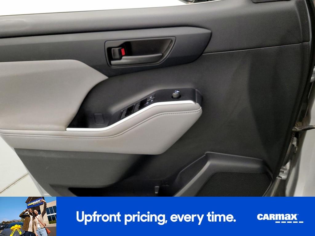 used 2022 Toyota Highlander Hybrid car, priced at $34,998