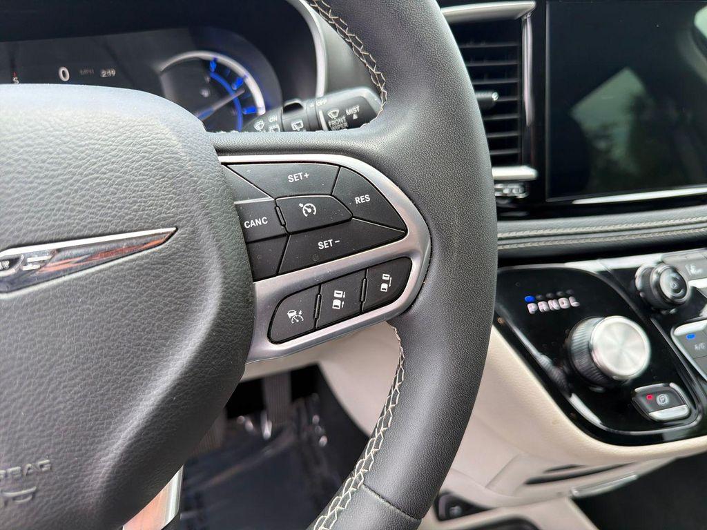 used 2024 Chrysler Pacifica Hybrid car, priced at $27,921
