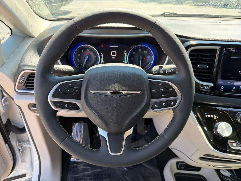 used 2023 Chrysler Pacifica car, priced at $23,998