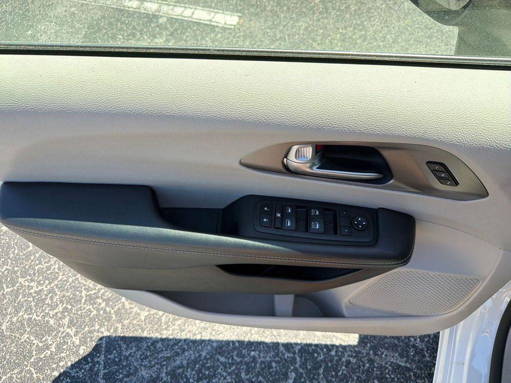 used 2023 Chrysler Pacifica car, priced at $23,998