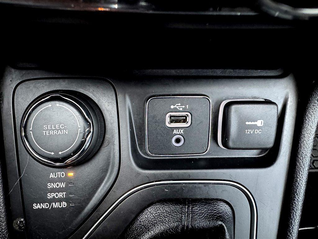 used 2020 Jeep Cherokee car, priced at $13,995