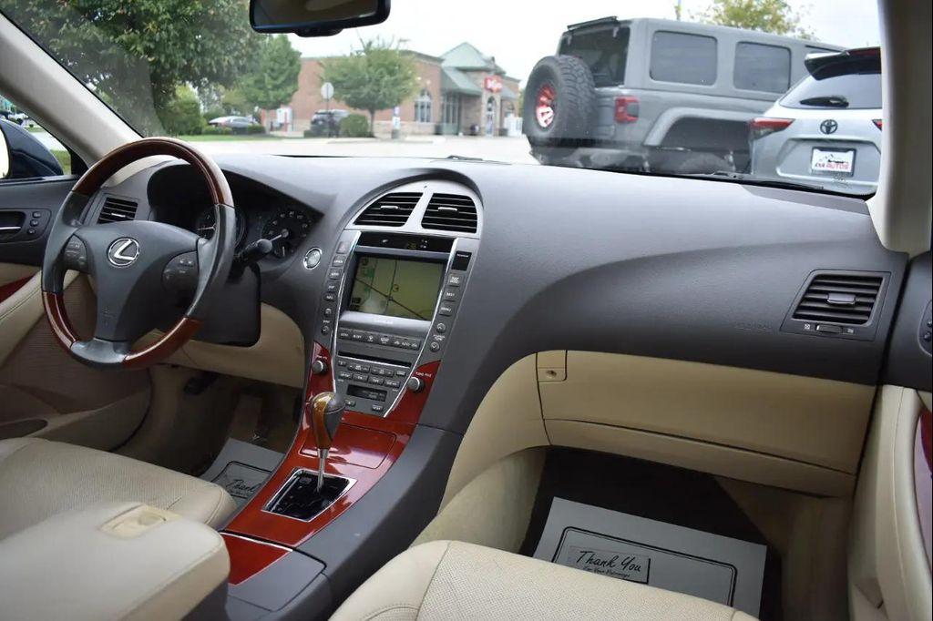 Lexus ES view 25