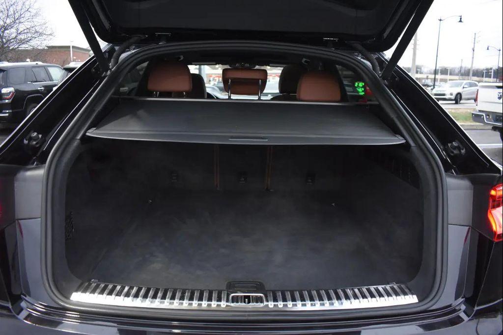 Audi Q8 view 55
