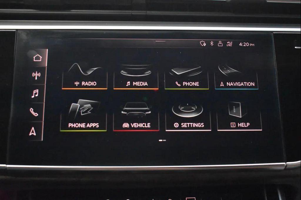 Audi Q8 view 30