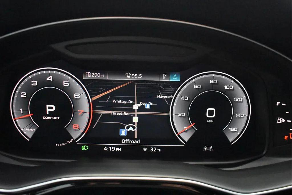 Audi Q8 view 27