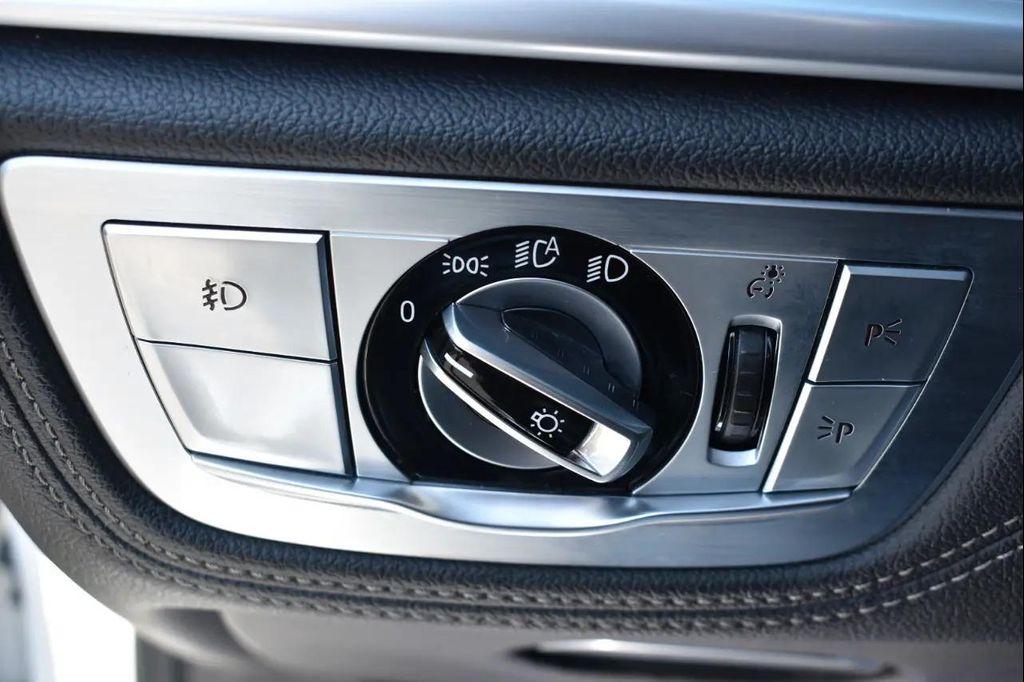 BMW 7 Series view 42