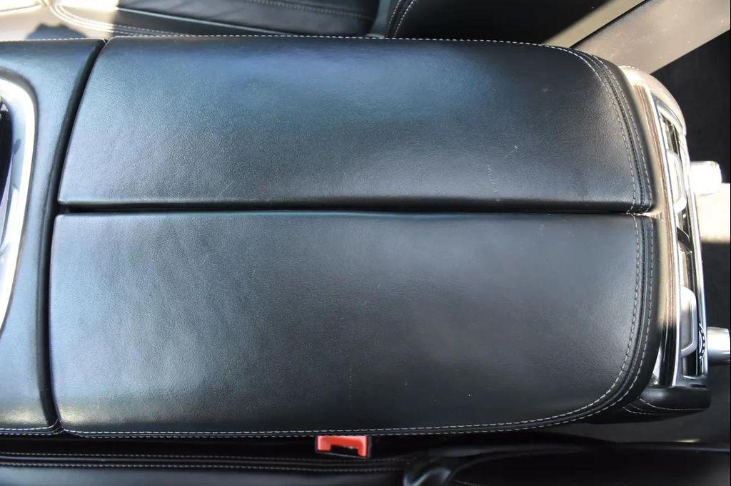 BMW 7 Series view 37