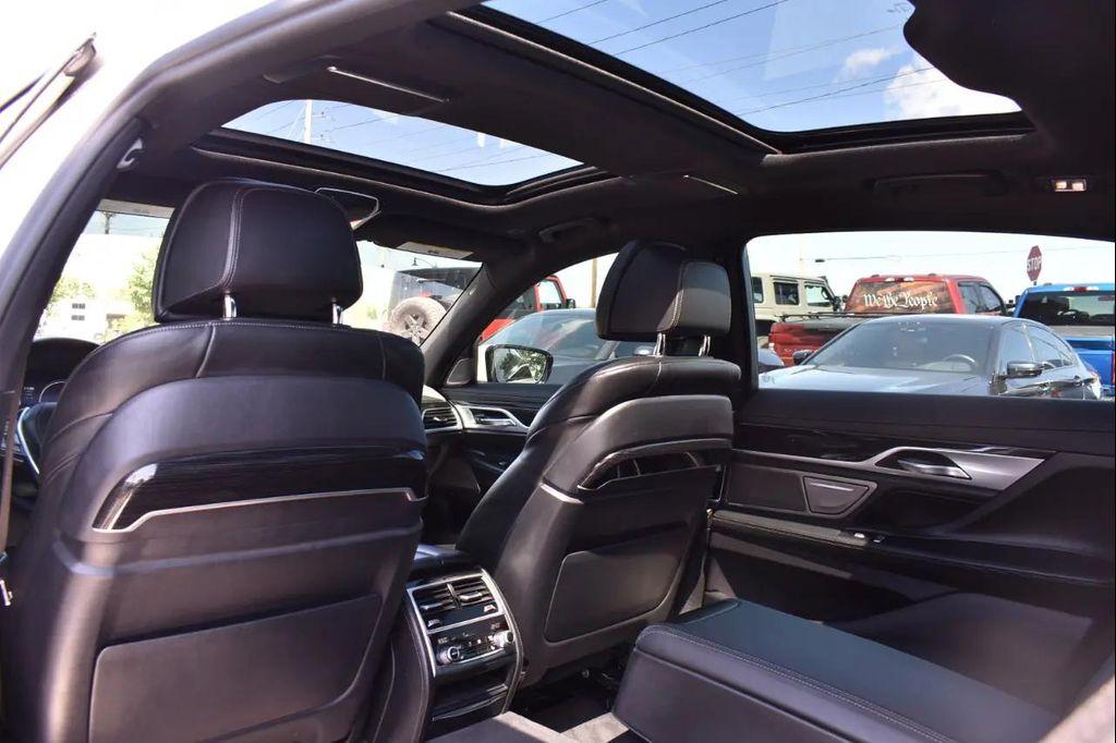 BMW 7 Series view 49