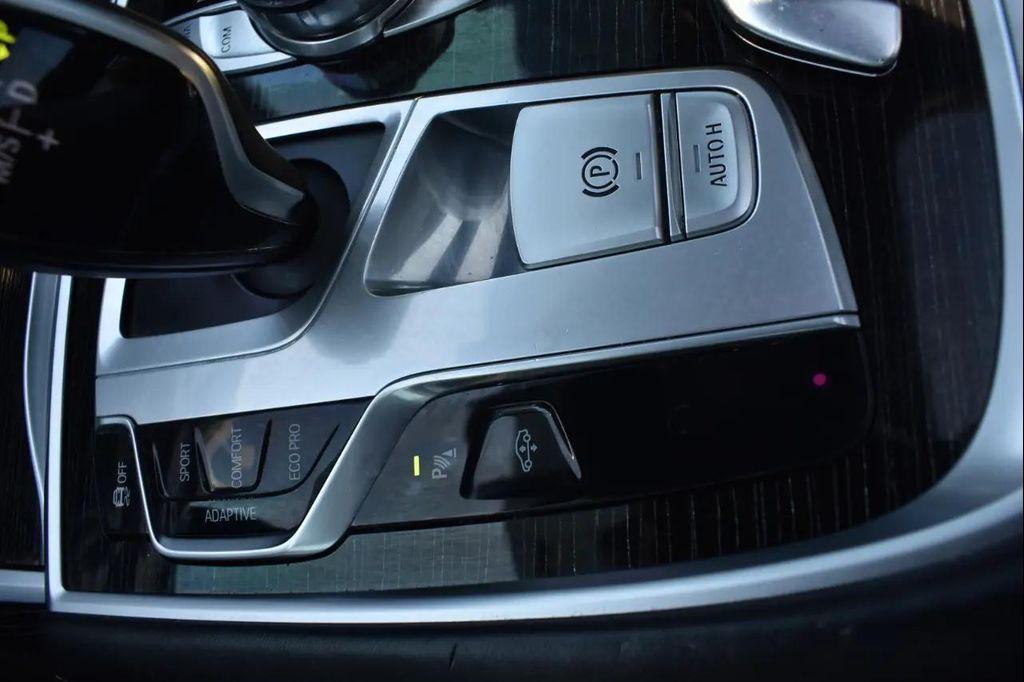BMW 7 Series view 38