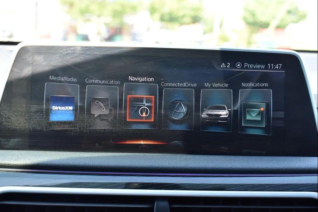 BMW 7 Series view 31