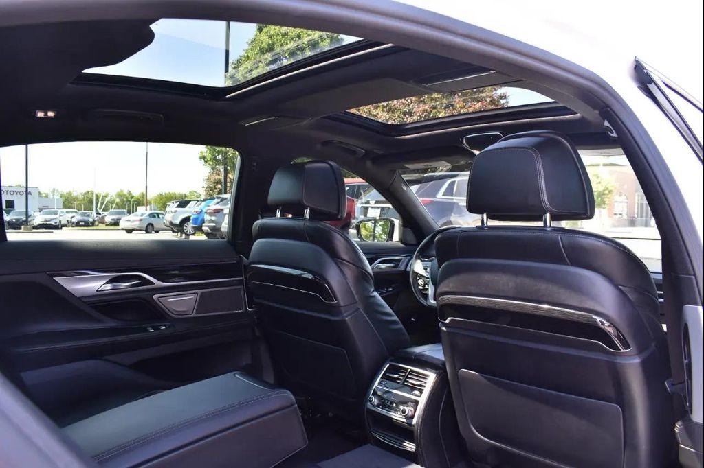 BMW 7 Series view 50