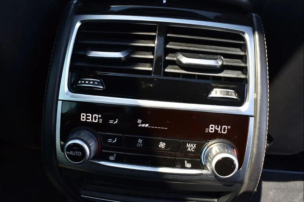 BMW 7 Series view 52