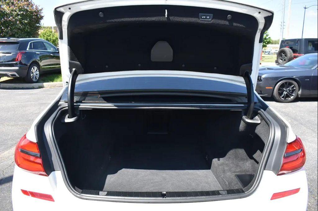 BMW 7 Series view 60