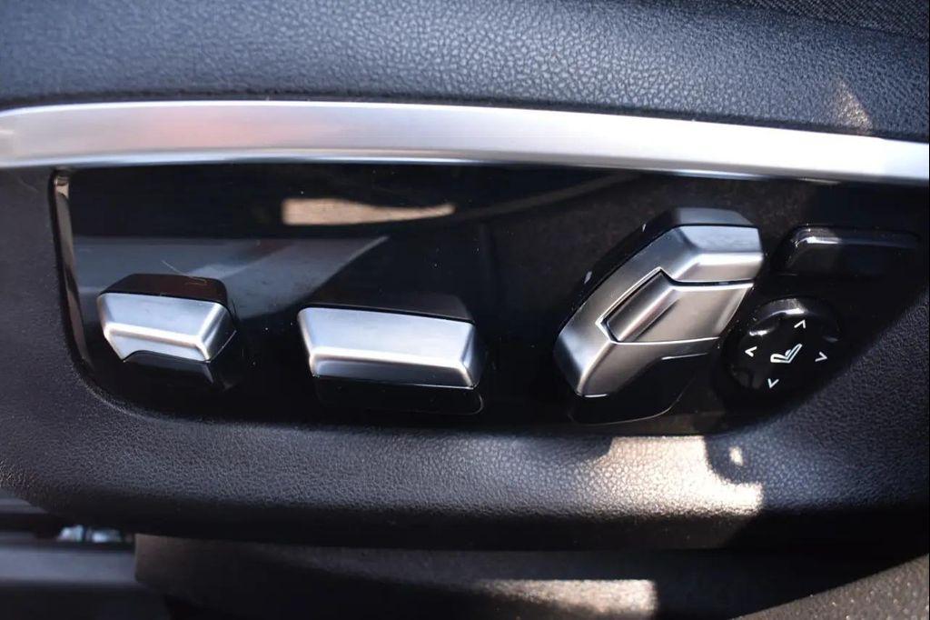BMW 7 Series view 44