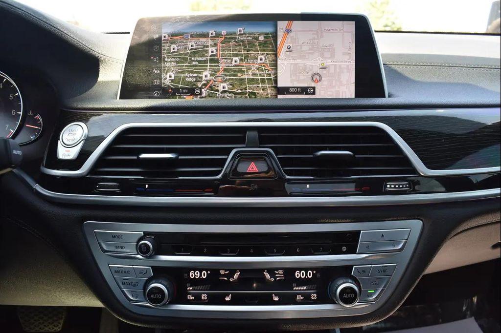 BMW 7 Series view 29