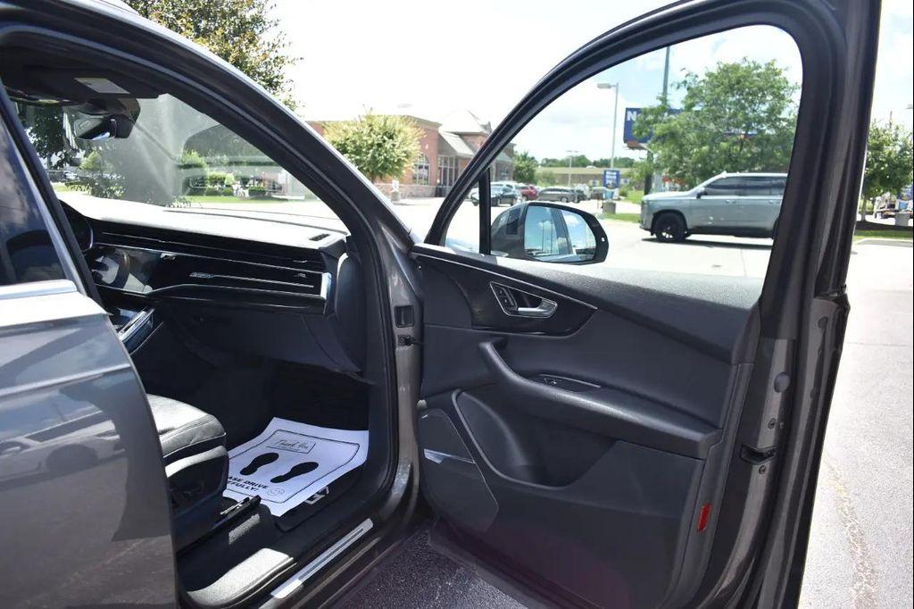 used 2020 Audi Q7 car, priced at $27,997
