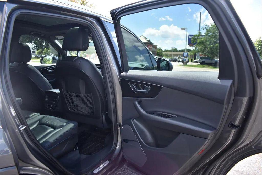 used 2020 Audi Q7 car, priced at $27,997